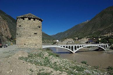 《黎明杀机》主管批评《幻兽帕鲁》：战斗无聊 Bug多